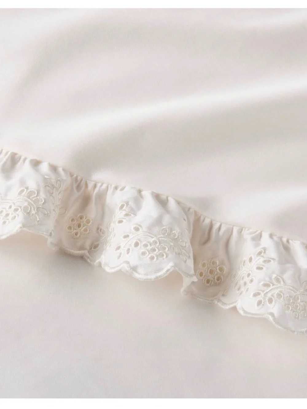 Threshold Queen 400 Thread Count Performance Sheet Set Ivory Eyelet Ruffle Hem